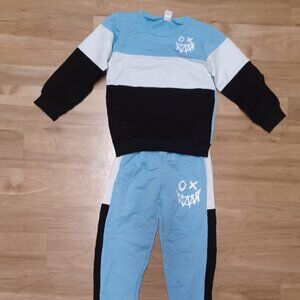 Boys little jogger set.